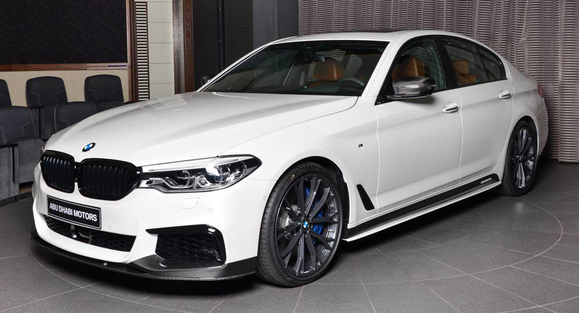 ئۆتۆمبێلی BMW M550i