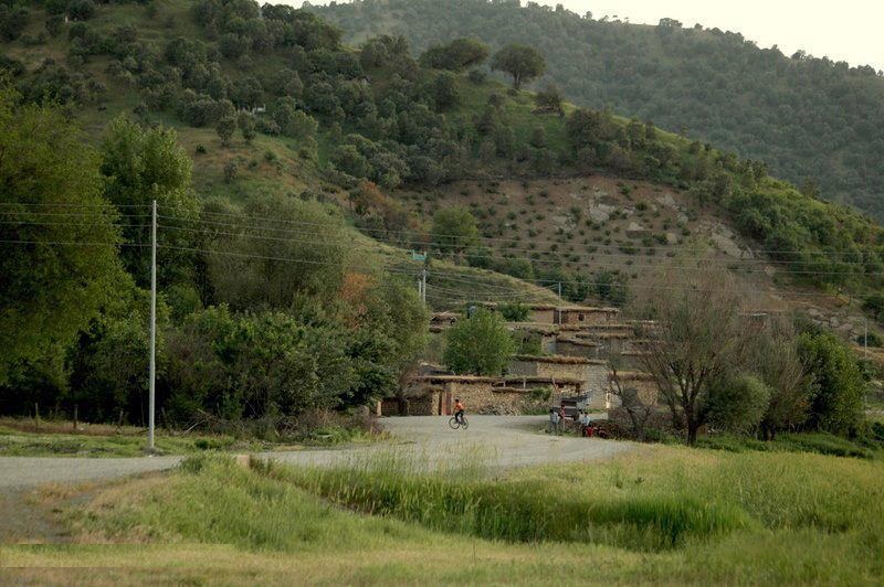 کرین و فرۆشتن لە نزارە ( Nzara village )