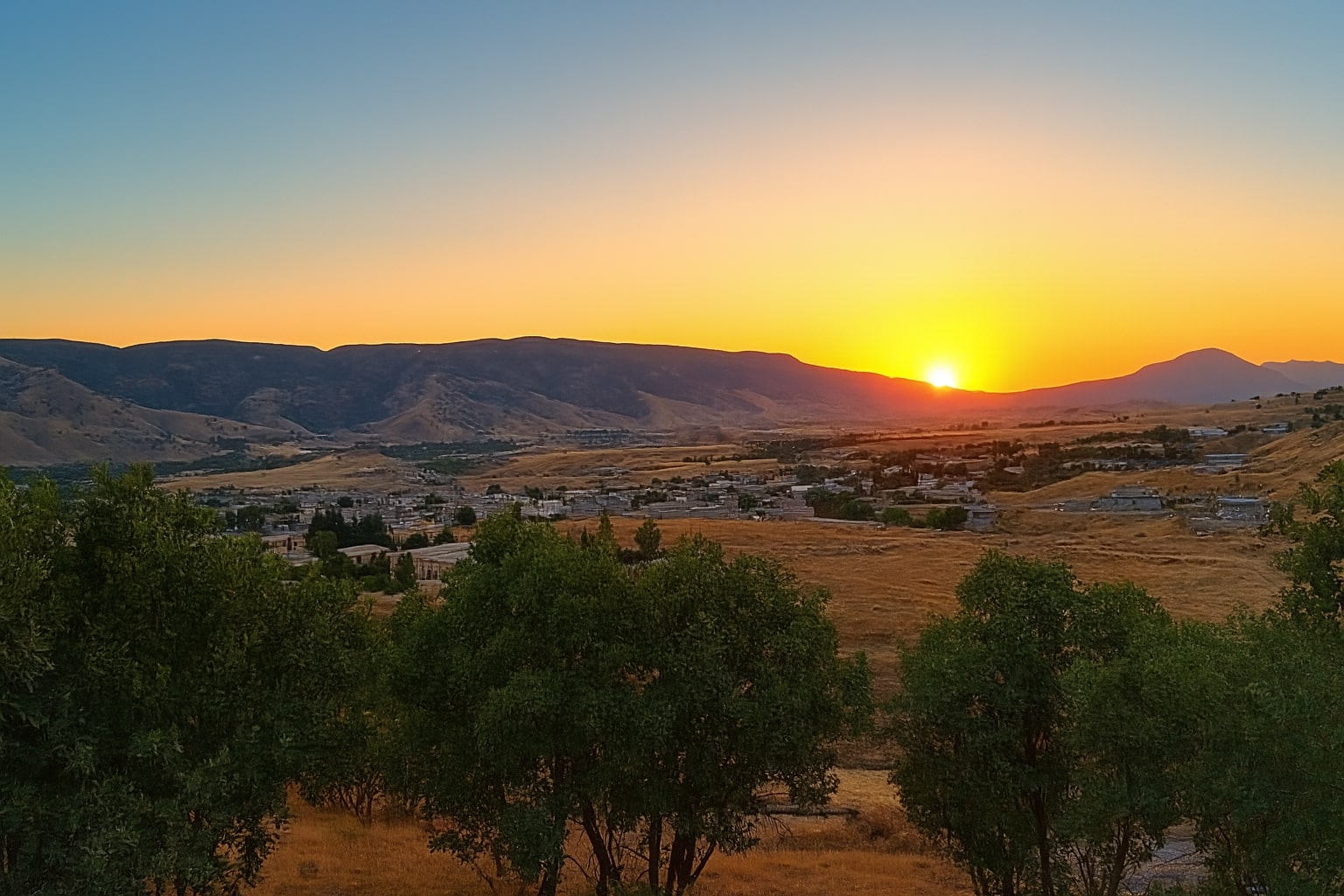 کرین و فرۆشتن لە سماقووڵی گرتک ( Smaquli village of Gritk )