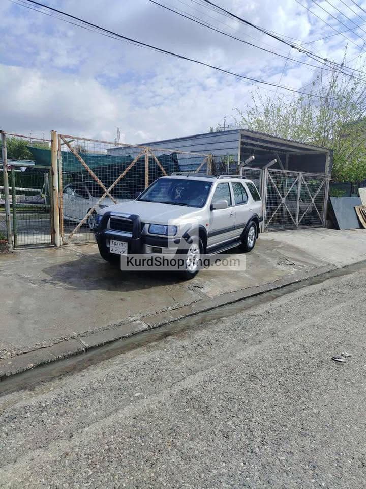 Isuzu Trooper 2000