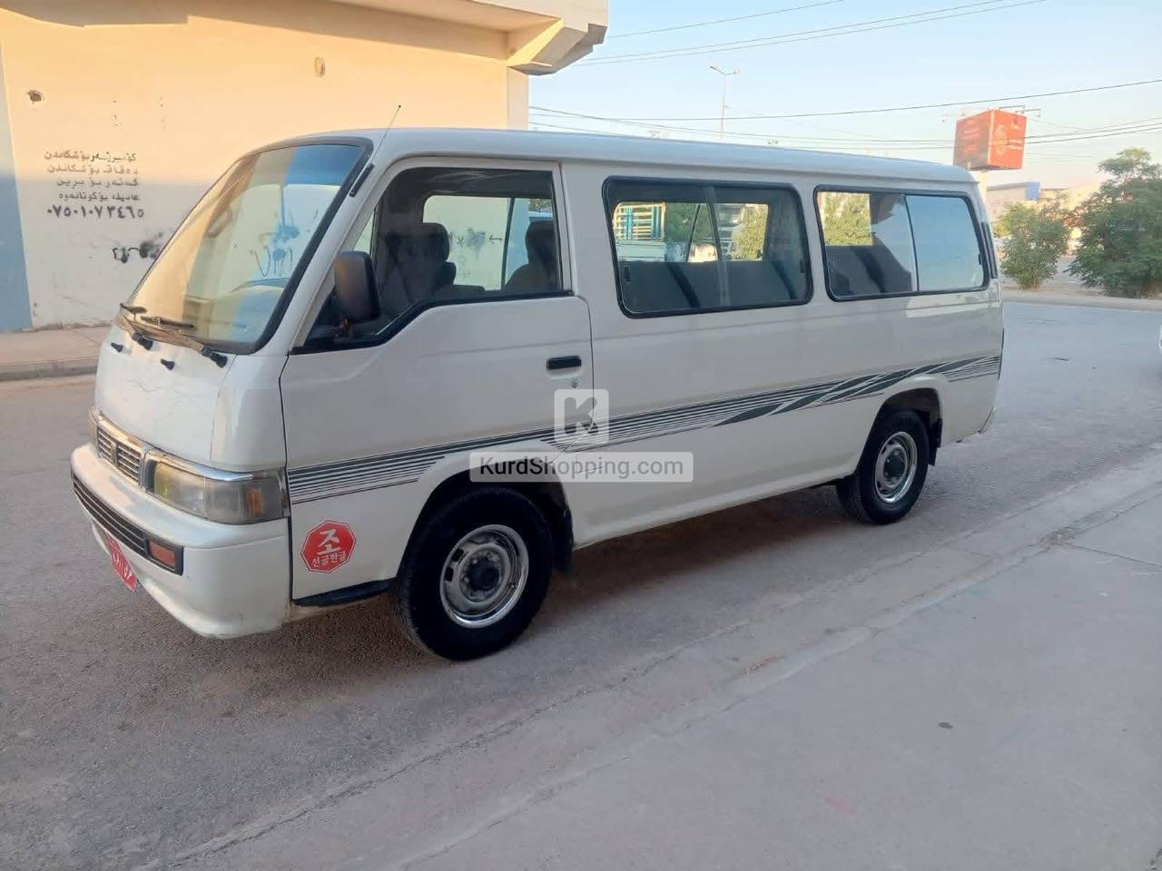 نیسان ٢٠٠١